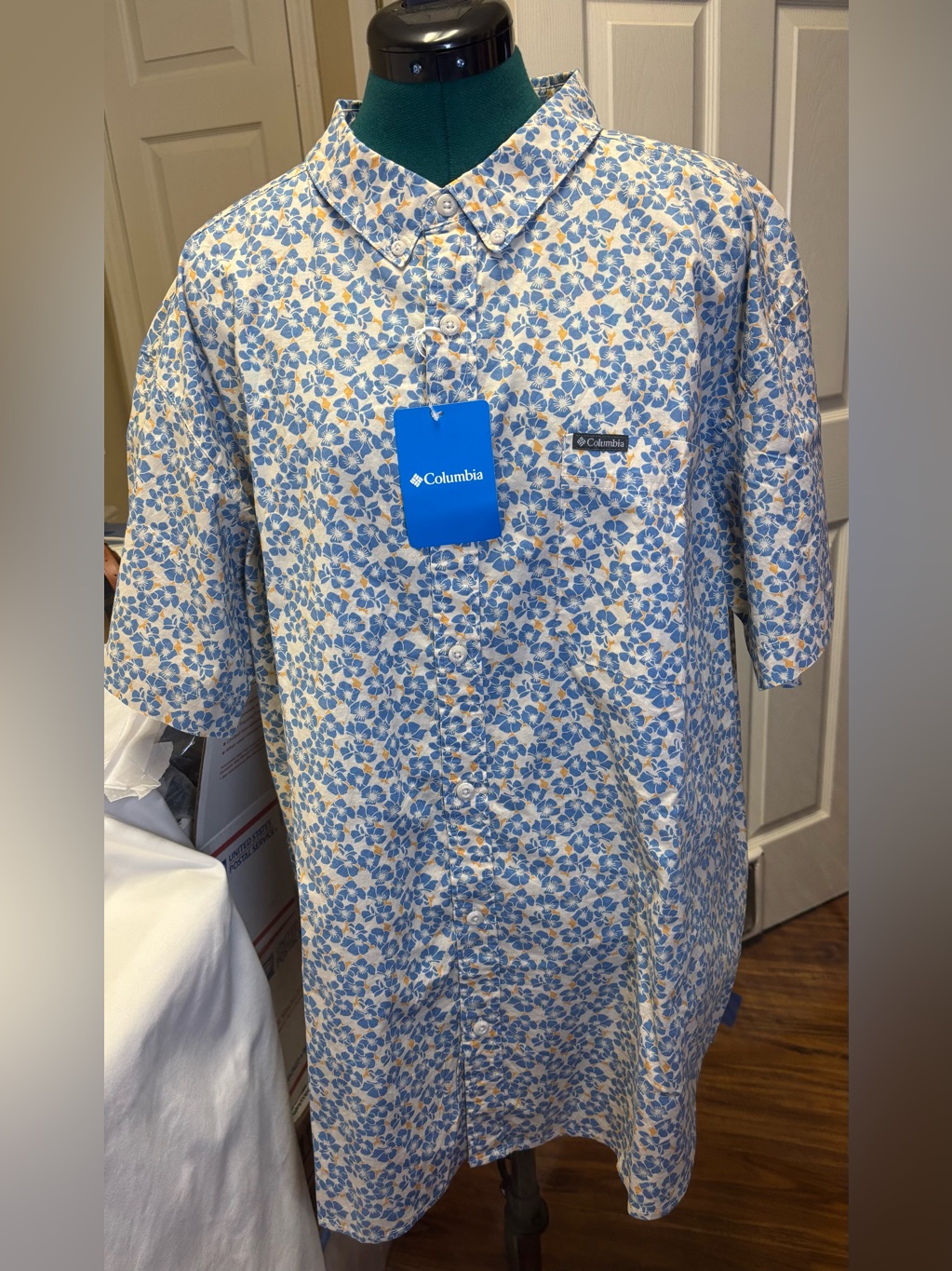 Columbia Men’s Short-Sleeve Button-Down - Blue & Cream Floral Golf Shirt Nwt